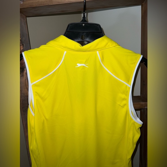 Never worn golf shirt!!! - Picture 5 of 6